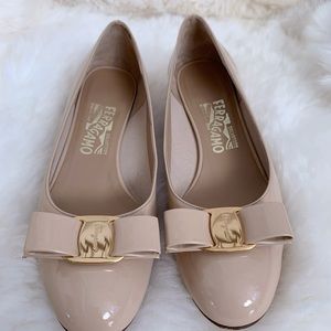 Salvatore Ferragamo Vara Pump New Bisque Size 7